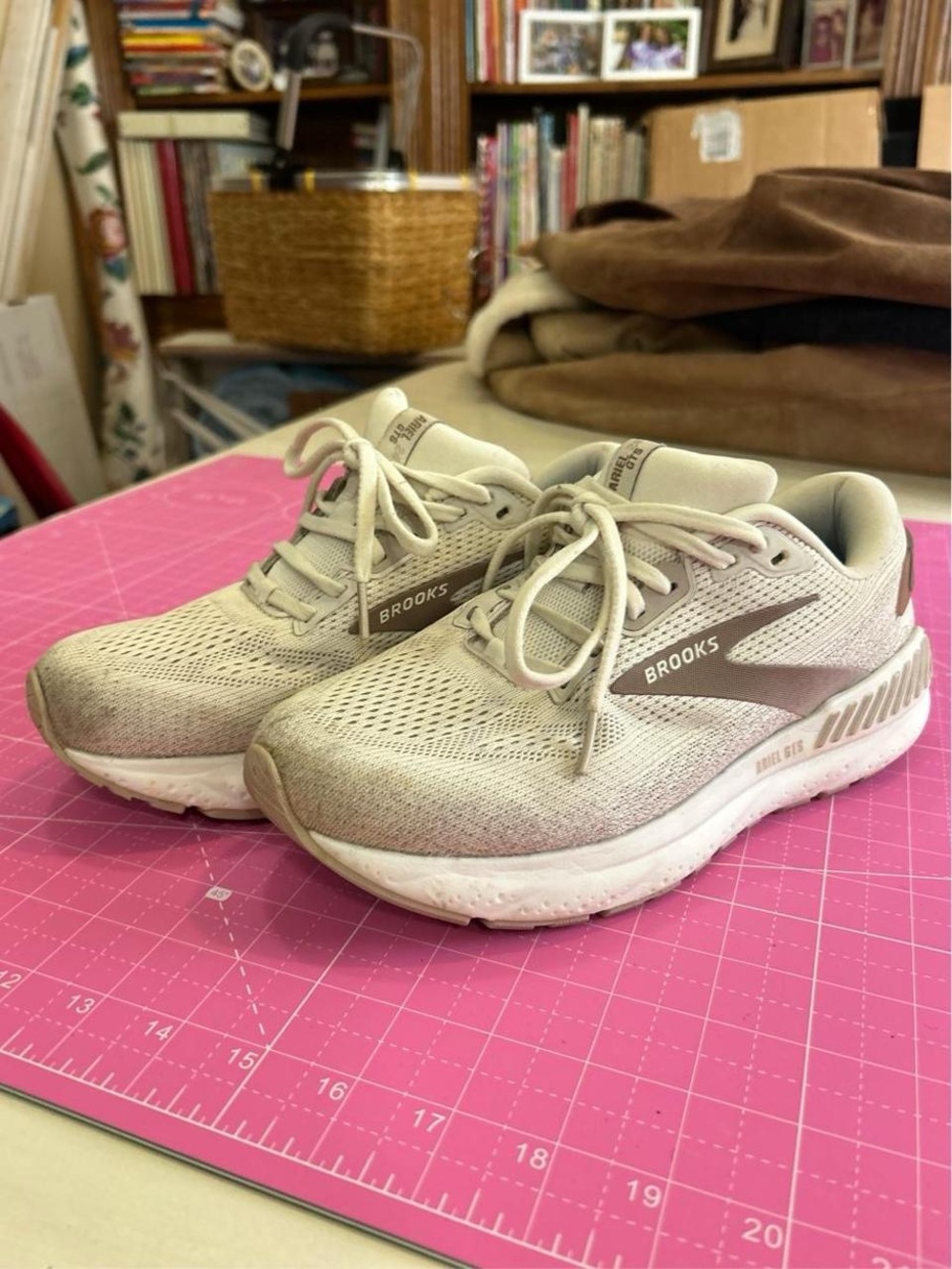 Brooks Ariel GTS 24 Wide D Women’s 8 Running Shoes Tan Currex RunPro Insoles